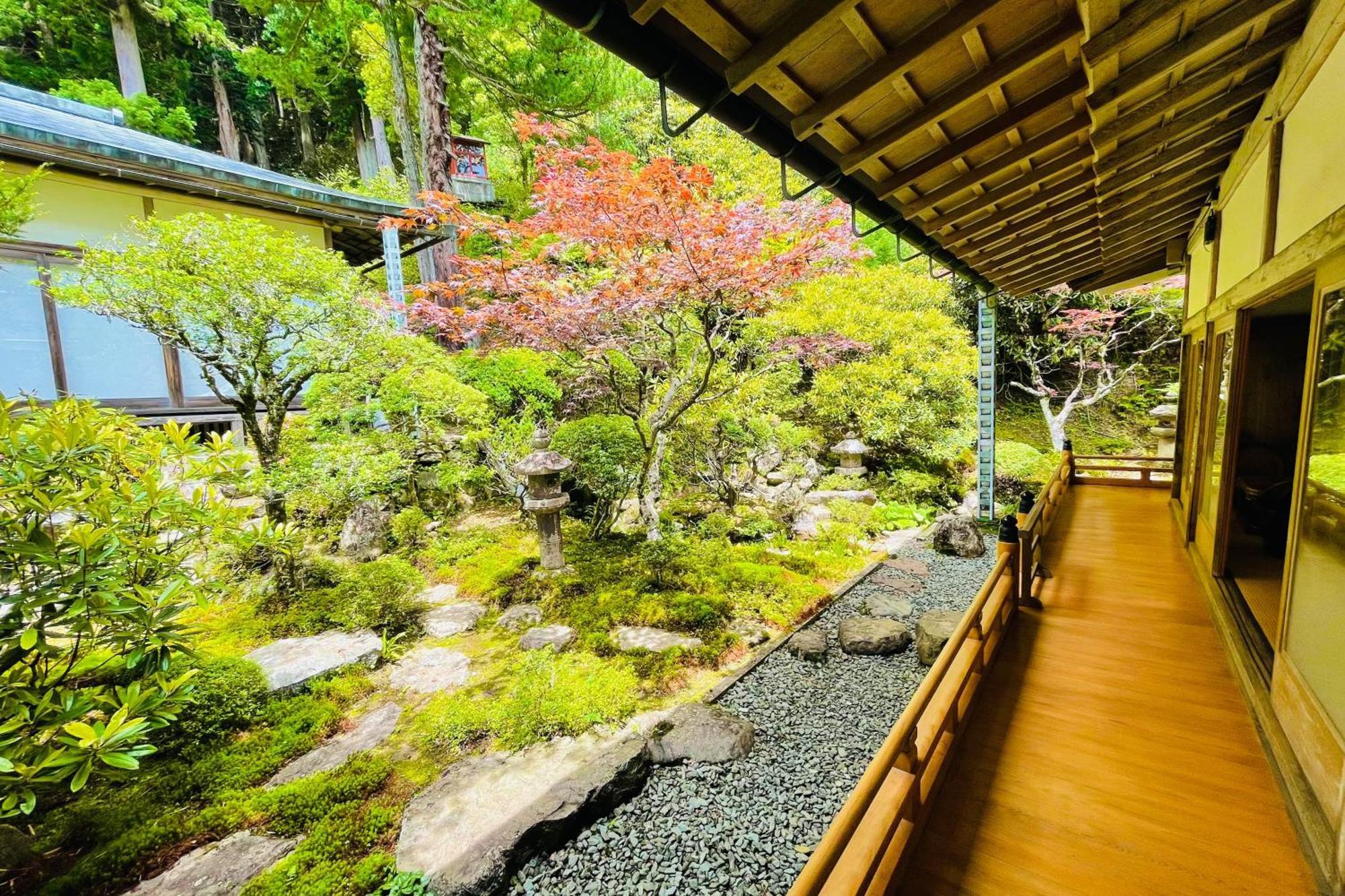 Отель Koyasan Shukubo Hojoin Экстерьер фото