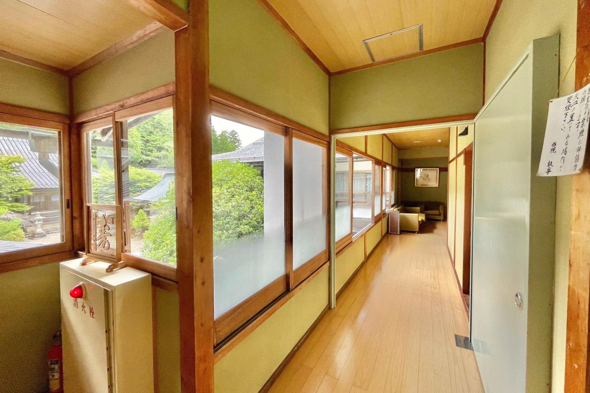 Отель Koyasan Shukubo Hojoin Экстерьер фото